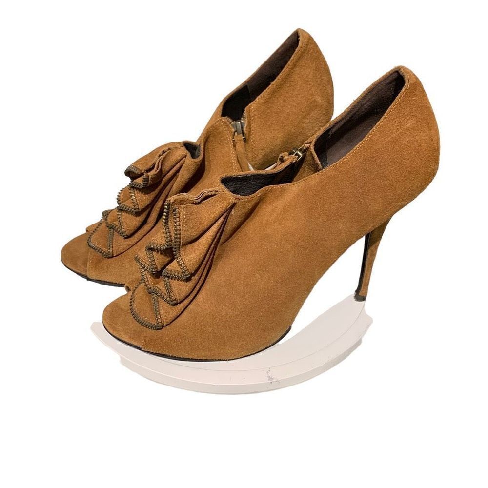 Elizabeth and James Suede Tan Open Toe Ruffled Front Zipper Trim Peep Toe, 9B